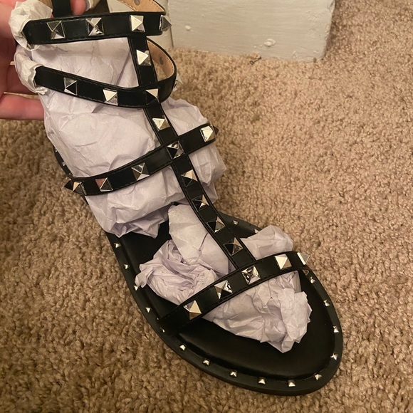 Black leather pyramid studded gladiator sandals - Picture 7 of 8